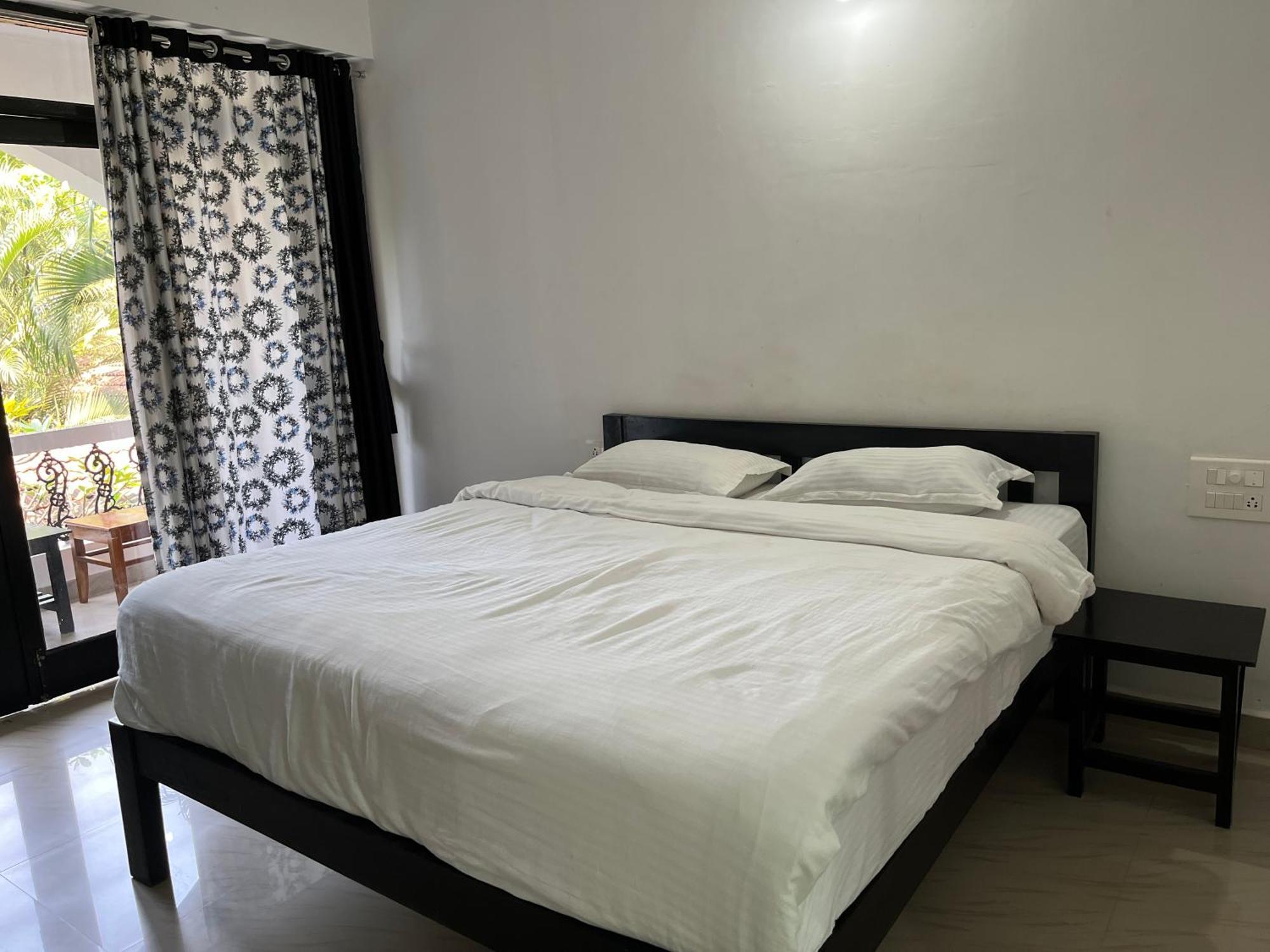 God'S Gift Morjim Hotel Exterior photo