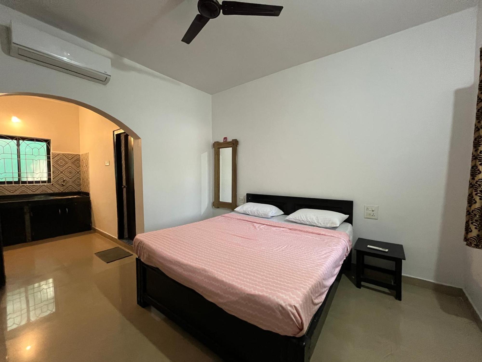 God'S Gift Morjim Hotel Exterior photo